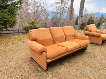 Divano tre posti sfoderabili con poltrona abbinata