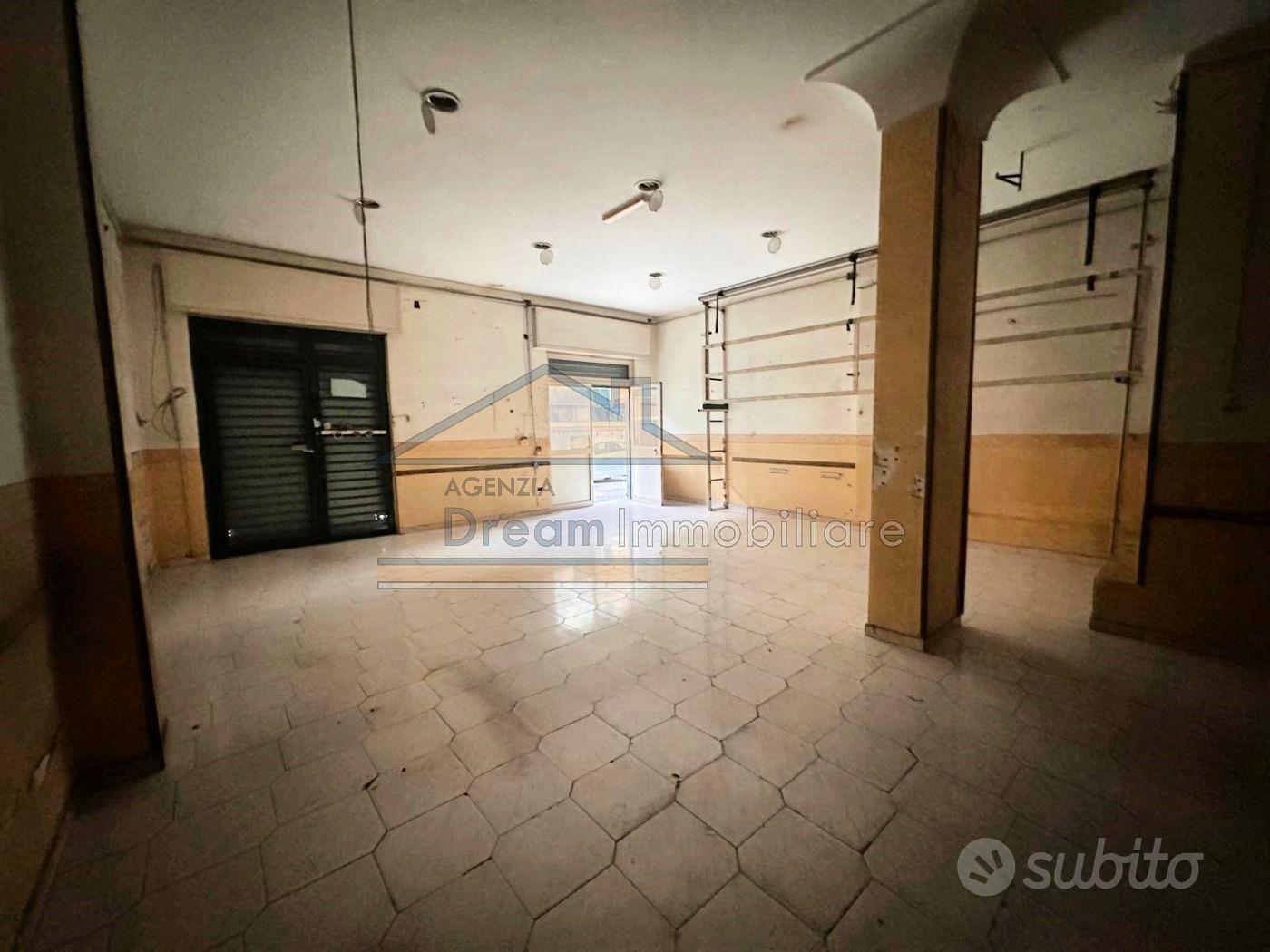Locale Commerciale in Via Giardini - Vista 4