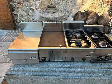 Piano cottura 2 fuochi+piastra. Cucina industriale