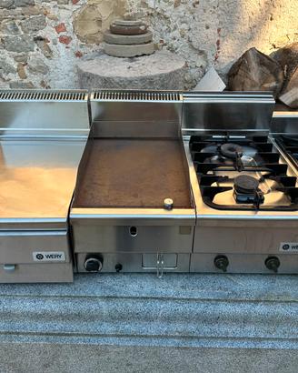 Piano cottura 2 fuochi+piastra. Cucina industriale