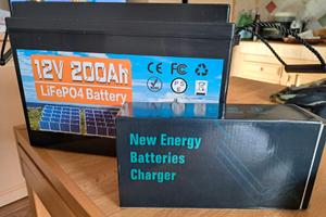 batteria  al Litio ferro fosfato  + DC DC charger.