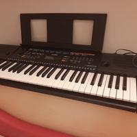 Tastiera Yamaha PSR-E253 usata