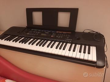 Tastiera Yamaha PSR-E253 usata