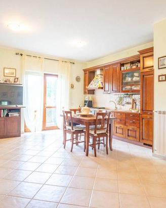 Appartamento di 71 m² con 3 locali e box auto a Ca