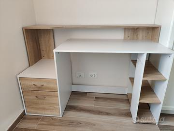 Scrivania da cameretta con cassetti