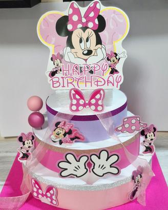 torta finta compleanno tema Minnie 