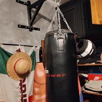  sacco da boxe con relativo attacco al muro 