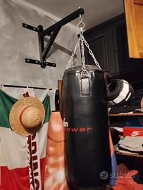  sacco da boxe con relativo attacco al muro 