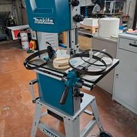 Sega a nastro makita