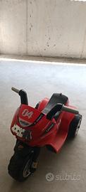 moto triciclo Peg Perego