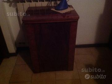 Mobiletto in radica con macchina da cucire anni 70