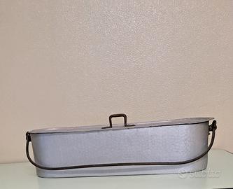 Pentola ovale per cottura del pesce . alluminio