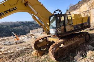 escavatore komatsu PC 650 
