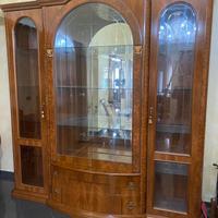 Vetrina di seconda mano, in legno colore noce