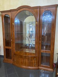 Vetrina di seconda mano, in legno colore noce