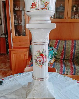 colonna con vaso, capitello. 