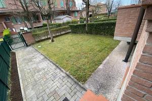 Villa a schiera centrale abbinata