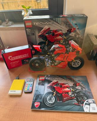 Lego 42107 + kit luci Briksmax