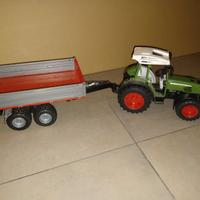 Bruder Trattore giocattolo Fendt 209S con rimorchi