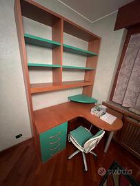 Scrivania angolare + libreria e letto