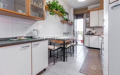 2 LOCALI PANORAMICO CON DOPPI BALCONI