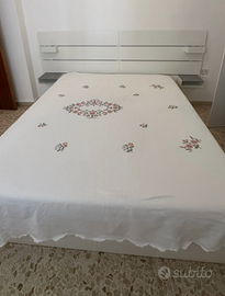 Letto Matrimoniale Moderno Bianco con Testiera