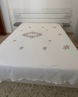 Letto Matrimoniale Moderno Bianco con Testiera