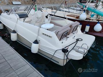 Barca a motore Quicksilver 610 Cruiser
