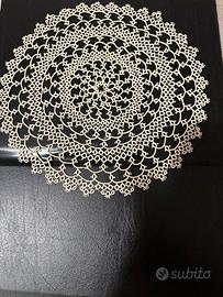 Centrini al chiacchierino fatti a mano