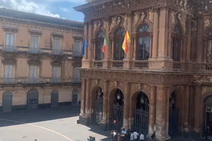 Piazza Teatro Vincenzo Bellini grazioso bilocale