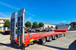 Semirimorchio collo d'oca trasporto macchinari NUO