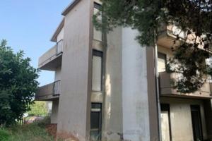 Aci Castello intero stabile 3piani giardino p.auto