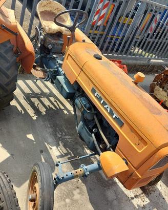 TRATTORE FIAT 215 RICAMBI