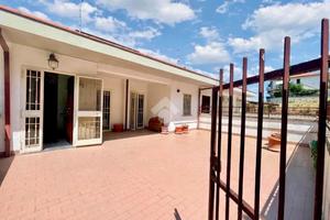 VILLA A SCHIERA A VALENTANO