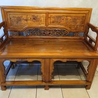 Panca tavolino e ceramiche cinesi