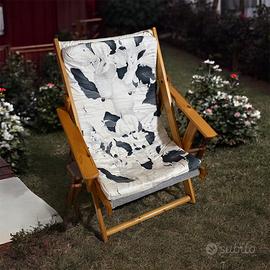 Sedia sdraio in legno da giardino con braccioli