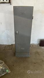 Mobiletto anni 60 da collezione