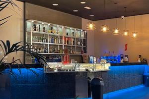 Bar/pizzeria/pub/sala slot