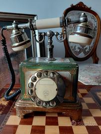 Telefono in legno vintage anni 70/80