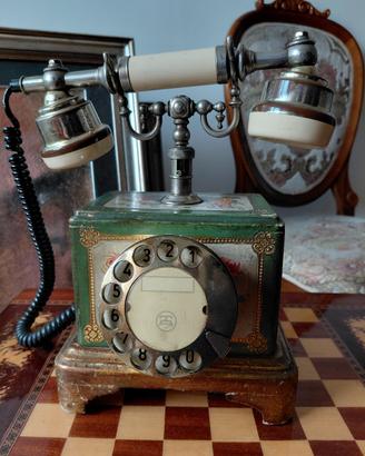 Telefono in legno vintage anni 70/80