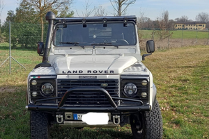Land Rover Defender 110. Attrezzata
