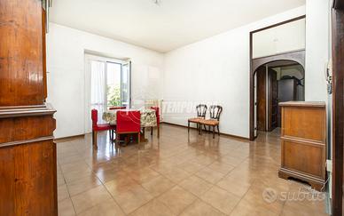 TRILOCALE CON TERRAZZO, BOX E CANTINA