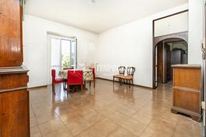 TRILOCALE CON TERRAZZO, BOX E CANTINA