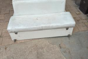 Seduta barca o gommone