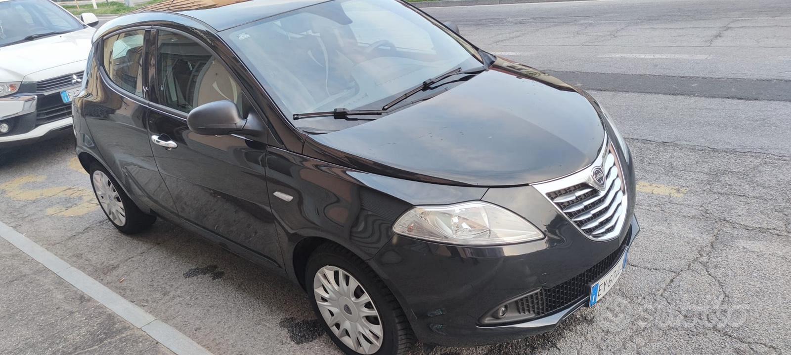 Lancia Ypsilon 2015 photo 2