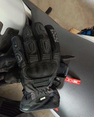 Guanti moto ixs