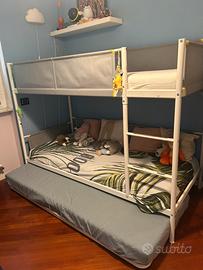 Letto a castello con tre letti