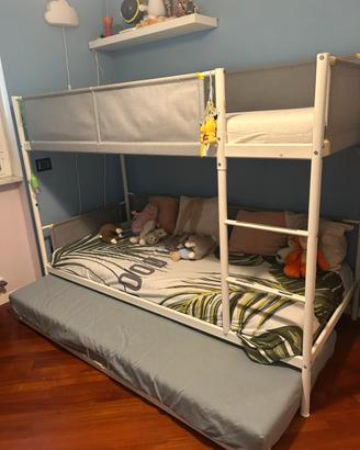 Letto a castello con tre letti