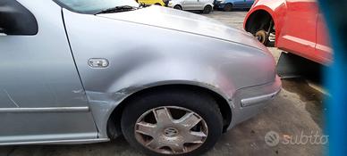 VOLKSWAGEN BORA 2004 - PARAFANGO DESTRO