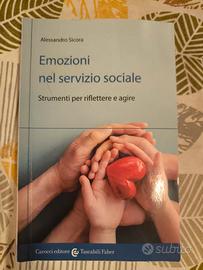Libro universitario di servizio sociale